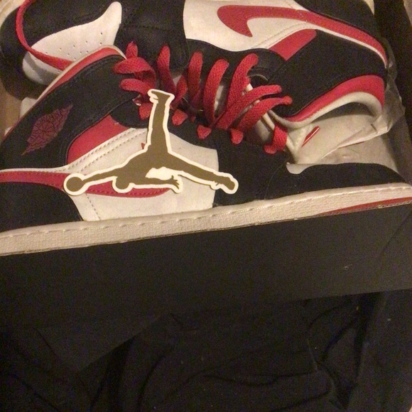 Big kids Jordan 1 Mid Very Berry (GS) - Picture 4 of 9